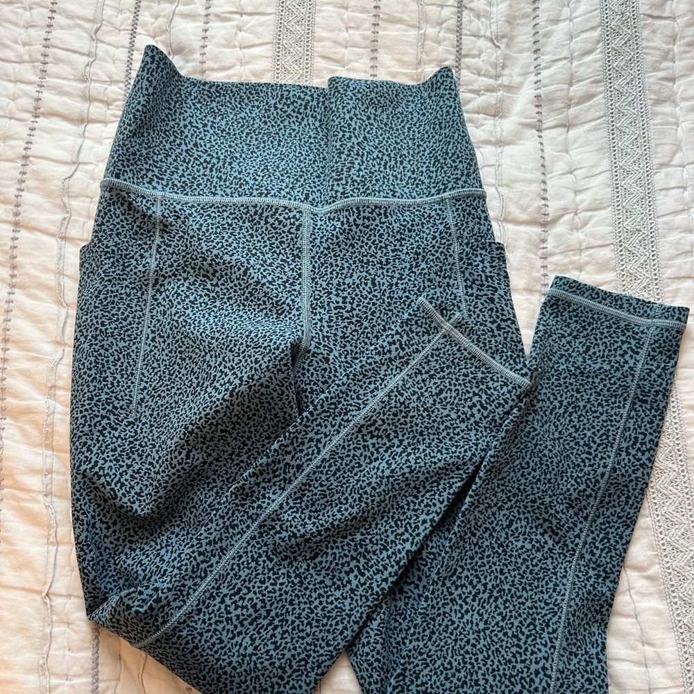 Athleta Salutation Stash Textured Tight